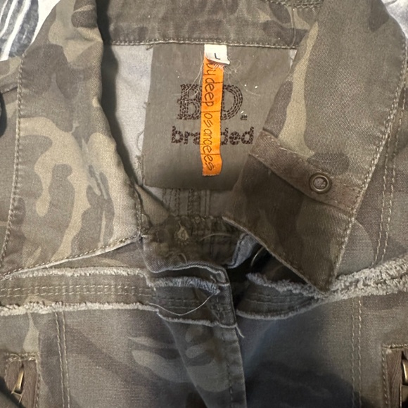 Ladies Camo Jacket - Picture 3 of 3